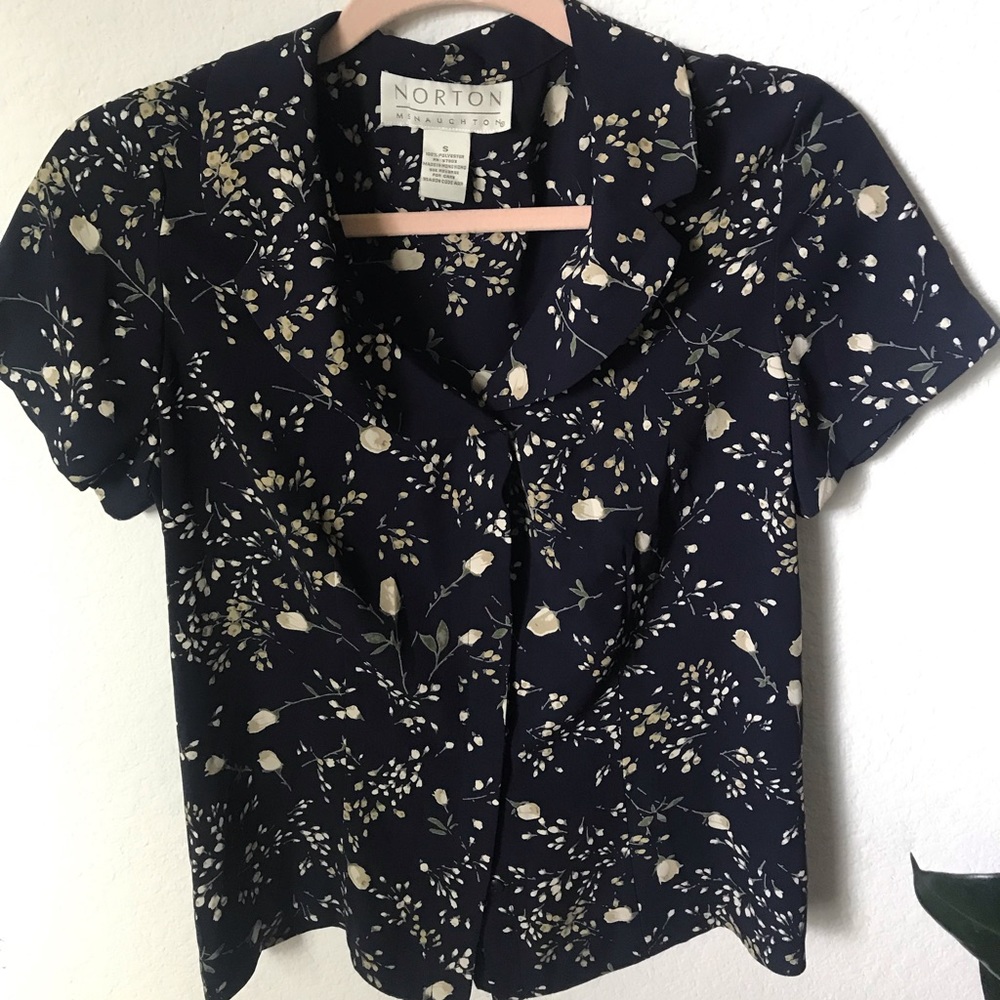 Femenine blouse size S.